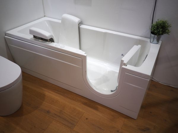 Cost of Walk In Tub Repair in Glendale