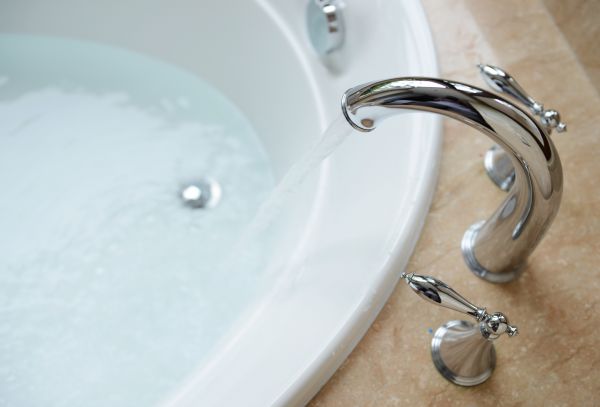 Cost of Tub Faucet Replacement in Glendale